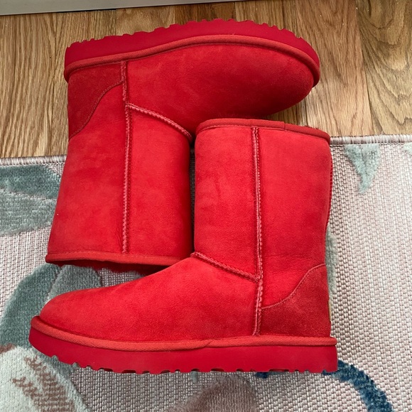 New UGG Classic Short Boots- Red - Picture 3 of 9